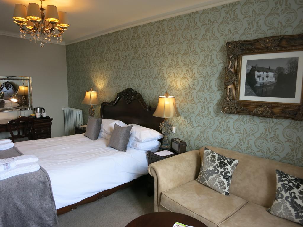 Logis Hotel De France La Chartre-sur-le-Loir Ngoại thất bức ảnh