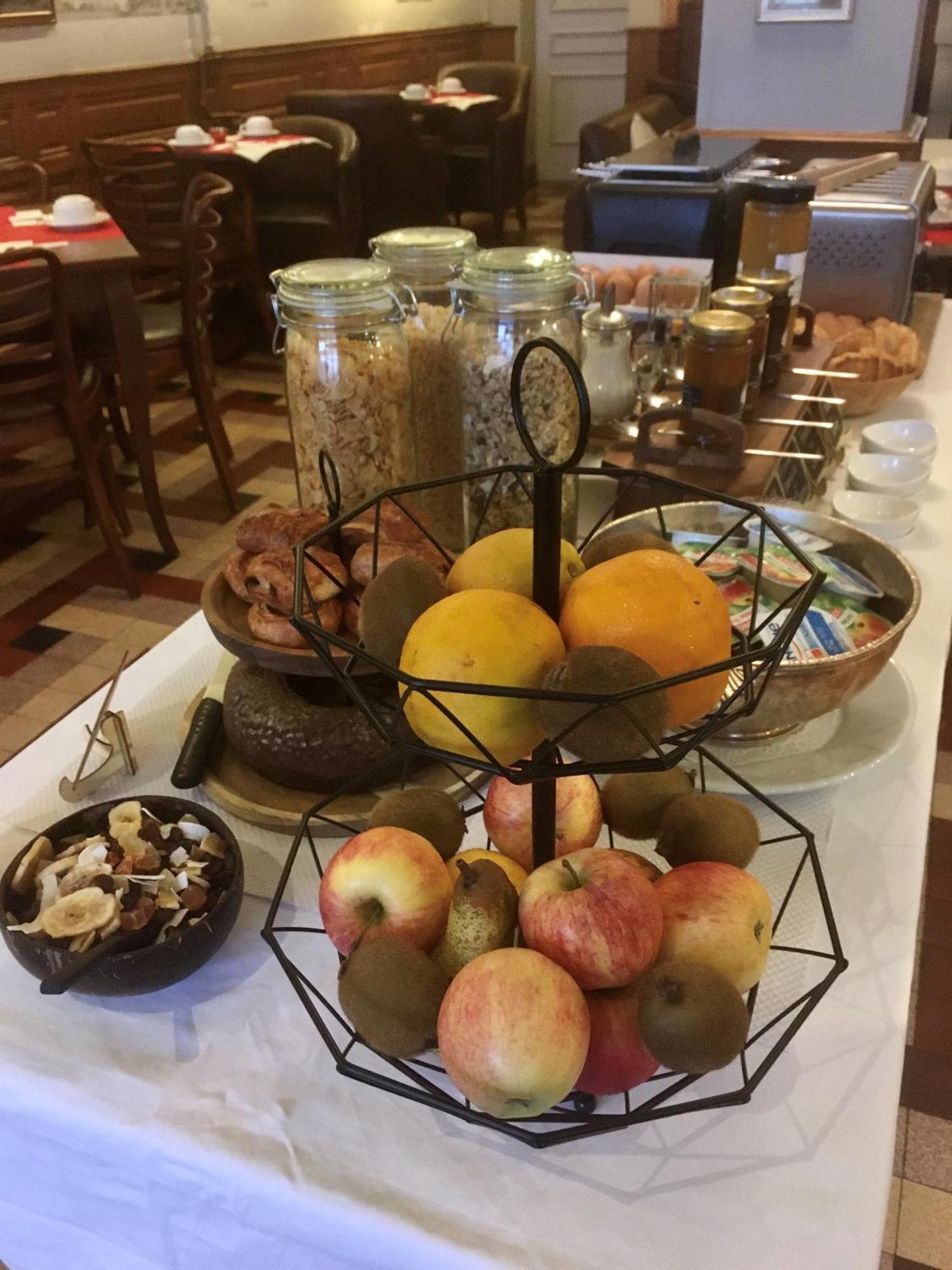 Logis Hotel De France La Chartre-sur-le-Loir Ngoại thất bức ảnh