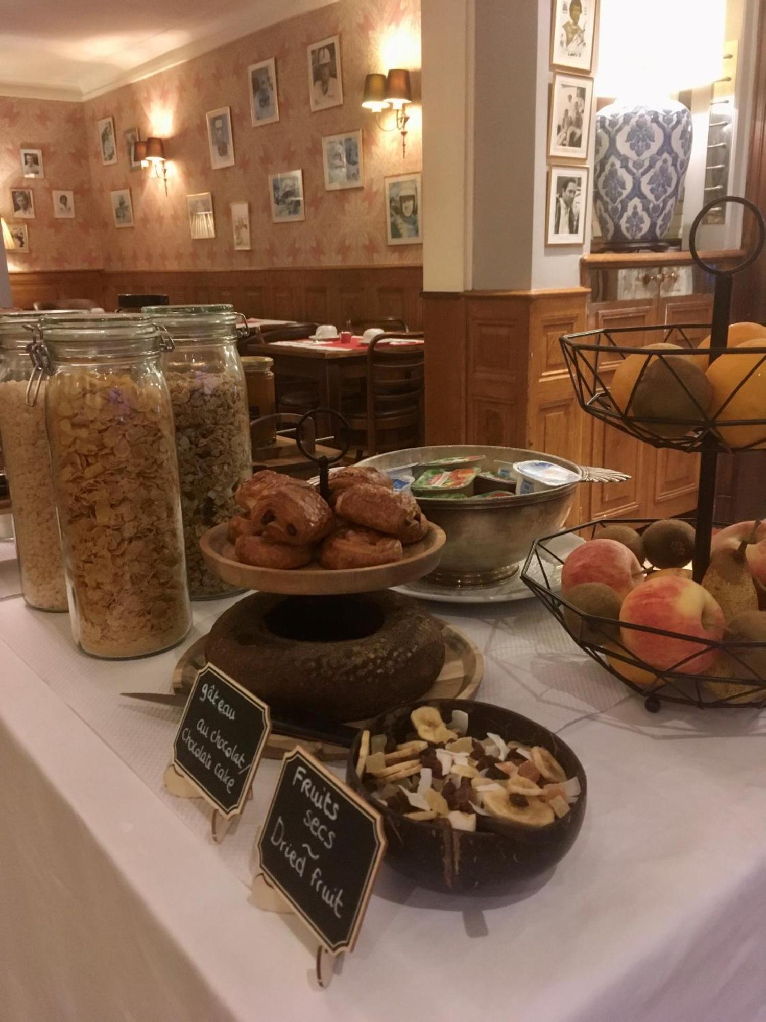 Logis Hotel De France La Chartre-sur-le-Loir Ngoại thất bức ảnh